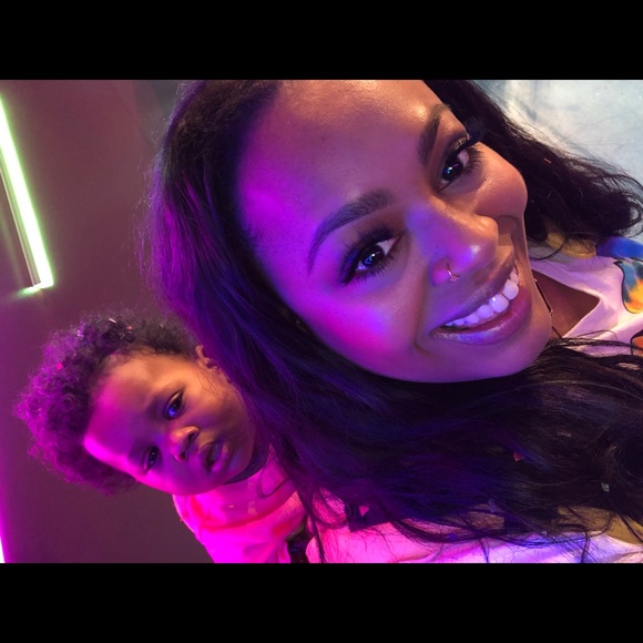 Meet your Posher, Sylvia - Picture 2 of 2